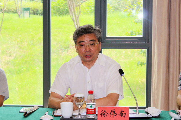 市政协副主席、市总工会主席徐伟南讲话