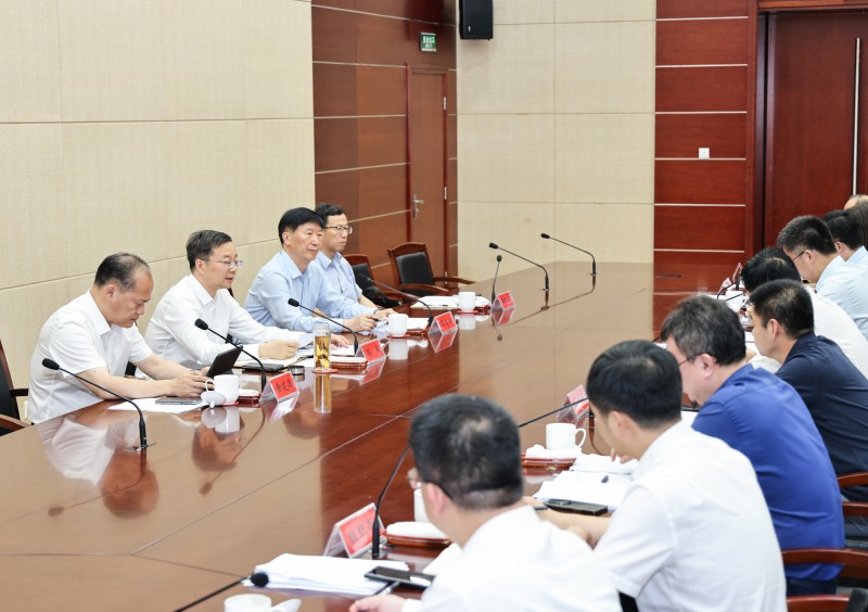市政协召开重点提案办理座谈会